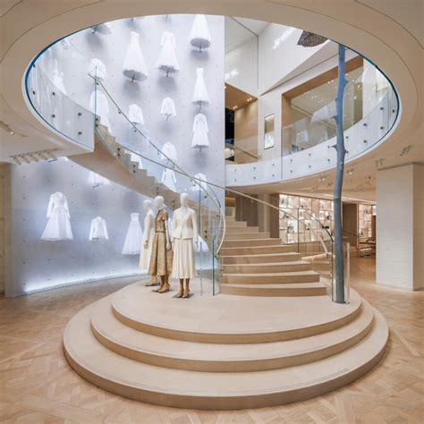 galerie dior rue montaigne|la galleria dior.